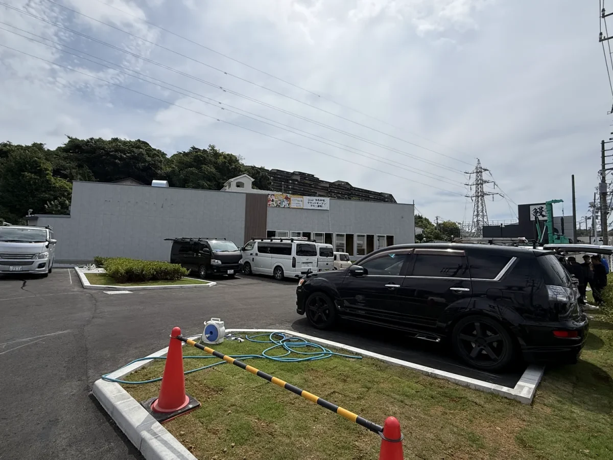 マクドナルド 鎌倉常盤店の店舗外観と駐車スペース